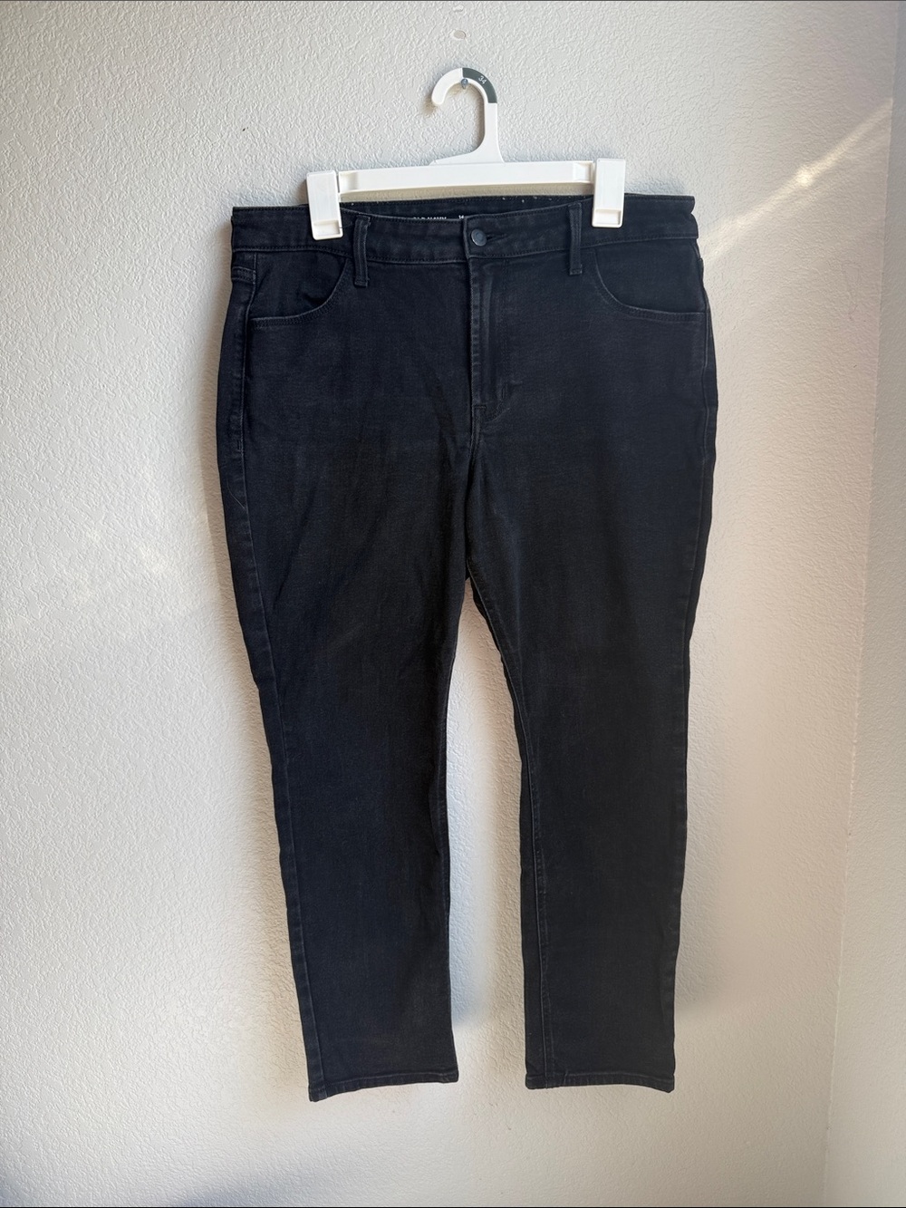 Old Navy Women's Black WOW Straight-Leg high-rise Jeans